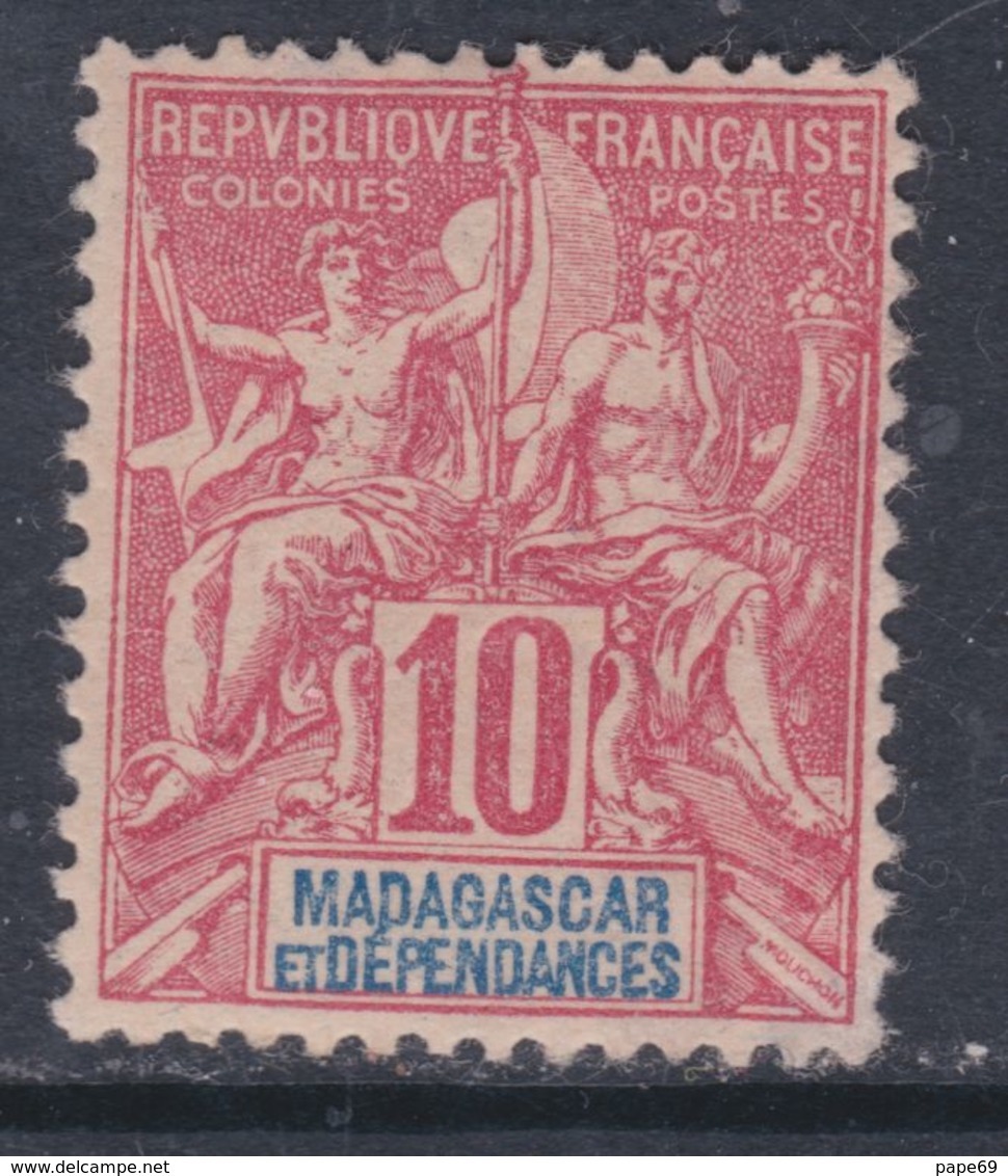 Madagascar N° 43 X  Type Groupe : 10 C. Rouge Trace De Charnière Sinon TB - Nuovi