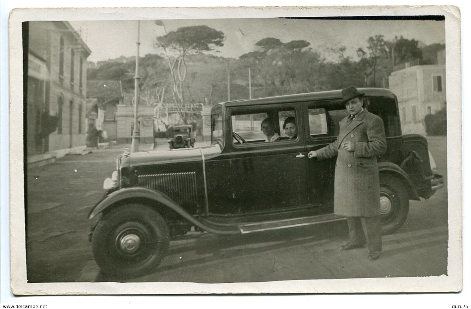 Photo Carte Véhicule Ancien Automobile Voiture Citroën Je Pense Gros Plan Avec Son Propriétaire - Turismo