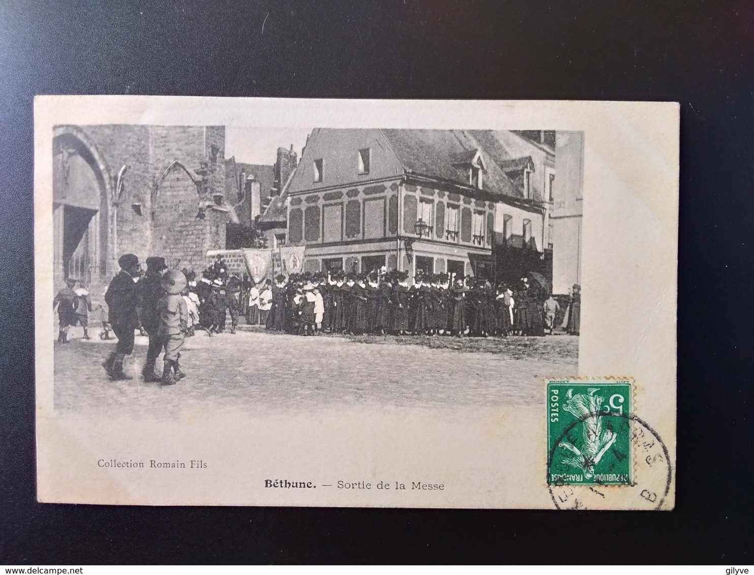 CPA (62) RARE. BETHUNE.Sortie De Messe.    Animation.   (G Bis 578) - Bethune