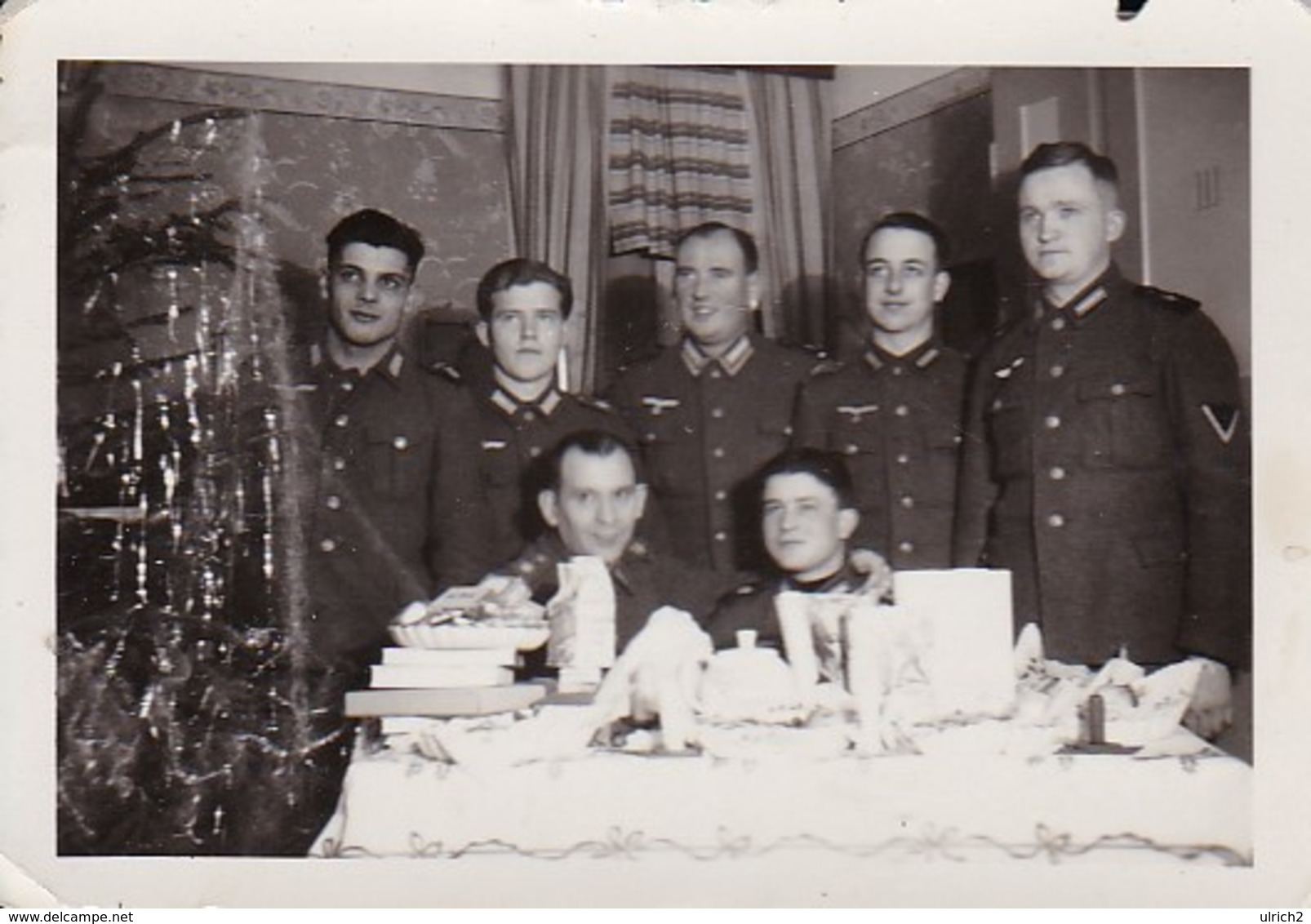 Foto Deutsche Soldaten Bei Weihnachtsfeier - Weihnachten Weihnachtsbaum - 2. WK - 8*5,5cm  (42196) - Krieg, Militär