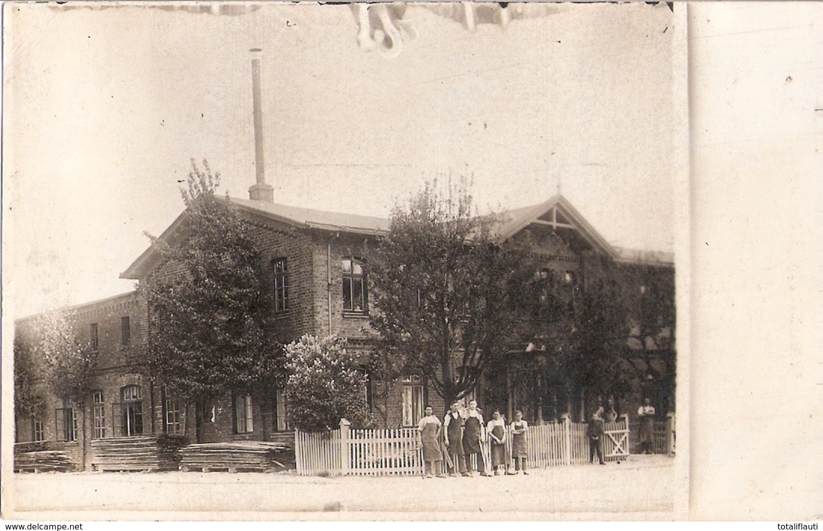 UELZEN Tischlerei Stellmacherei Mitarbeiter Mit Werkzeug Vor Der Werkstatt Gelaufen 21.6.1913 Original Private Fotokarte - Uelzen