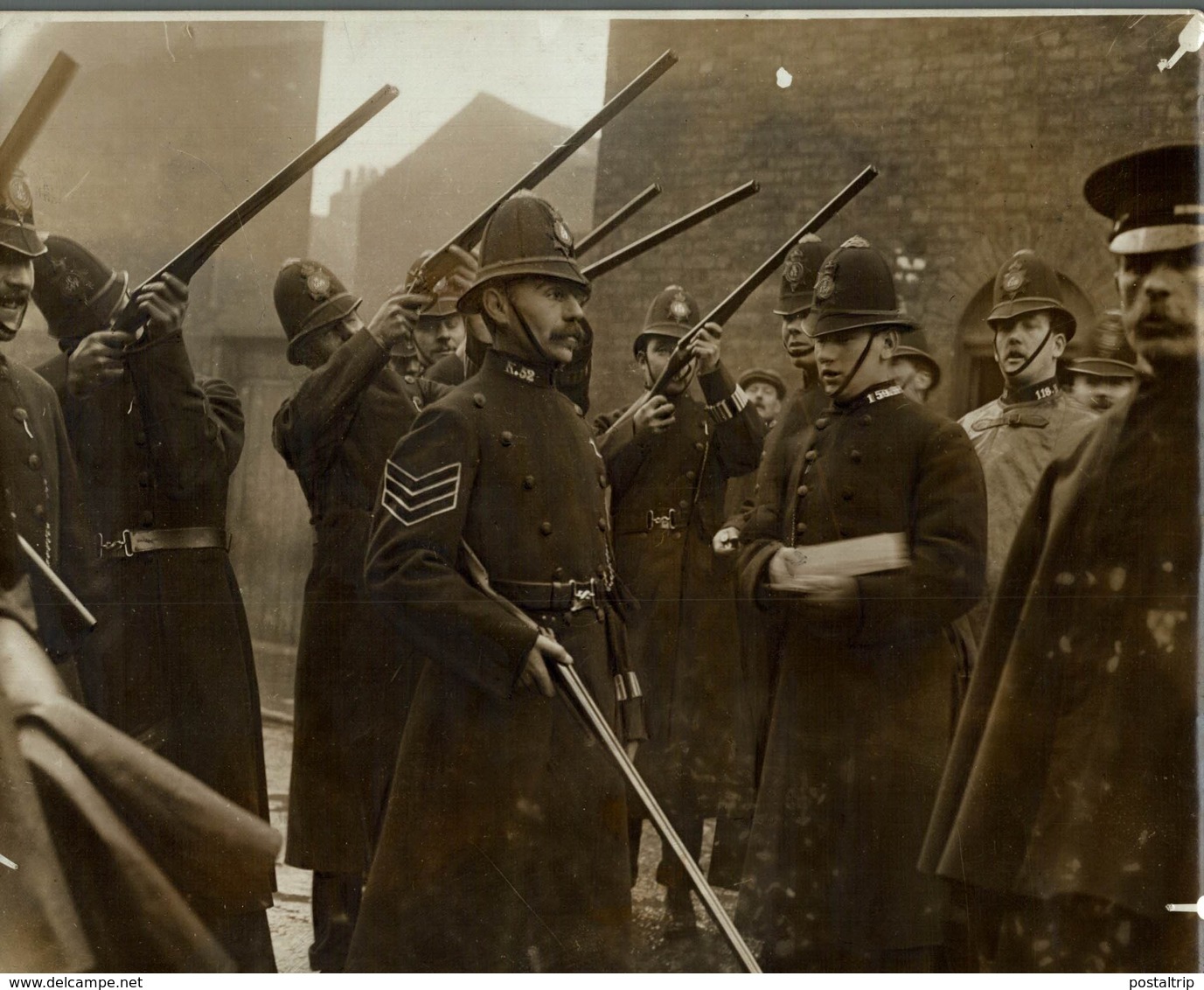 Houndsditch Murders LONDON POLICE Siege Of Sidney Street Battle Of Stepney 21*17 CM Fonds Victor FORBIN 1864-1947 - Lugares