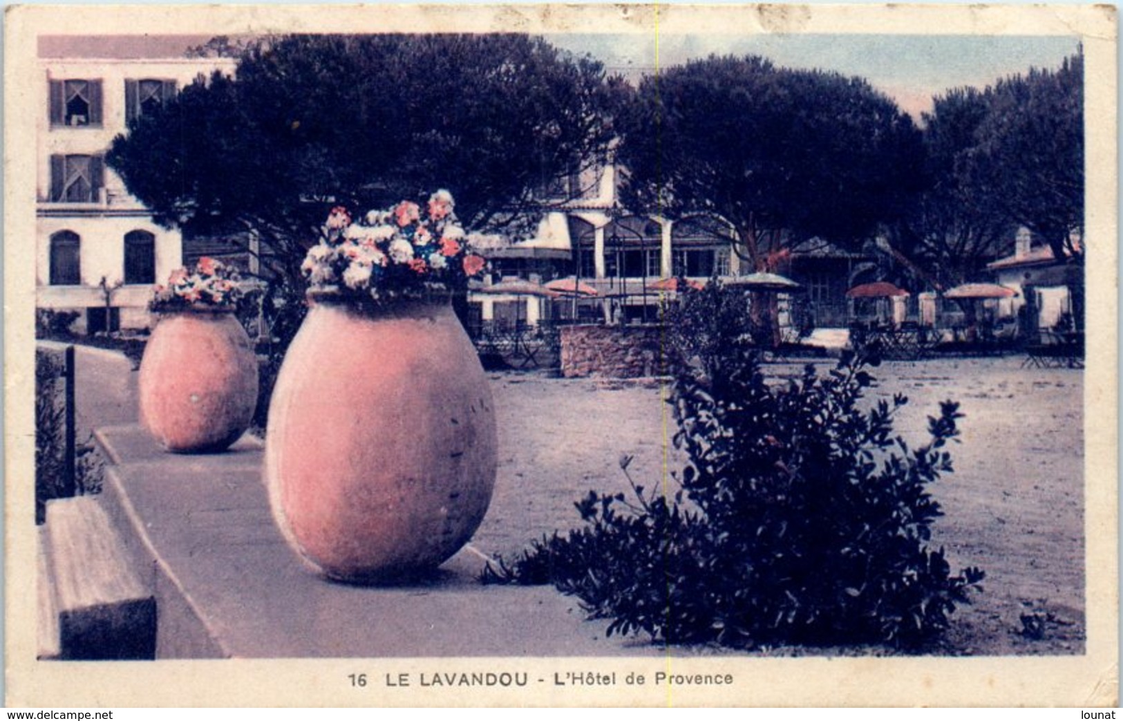 83 LE LAVANDOU - L'hôtel De Provence (colorée) (pli Coin Droit) - Le Lavandou