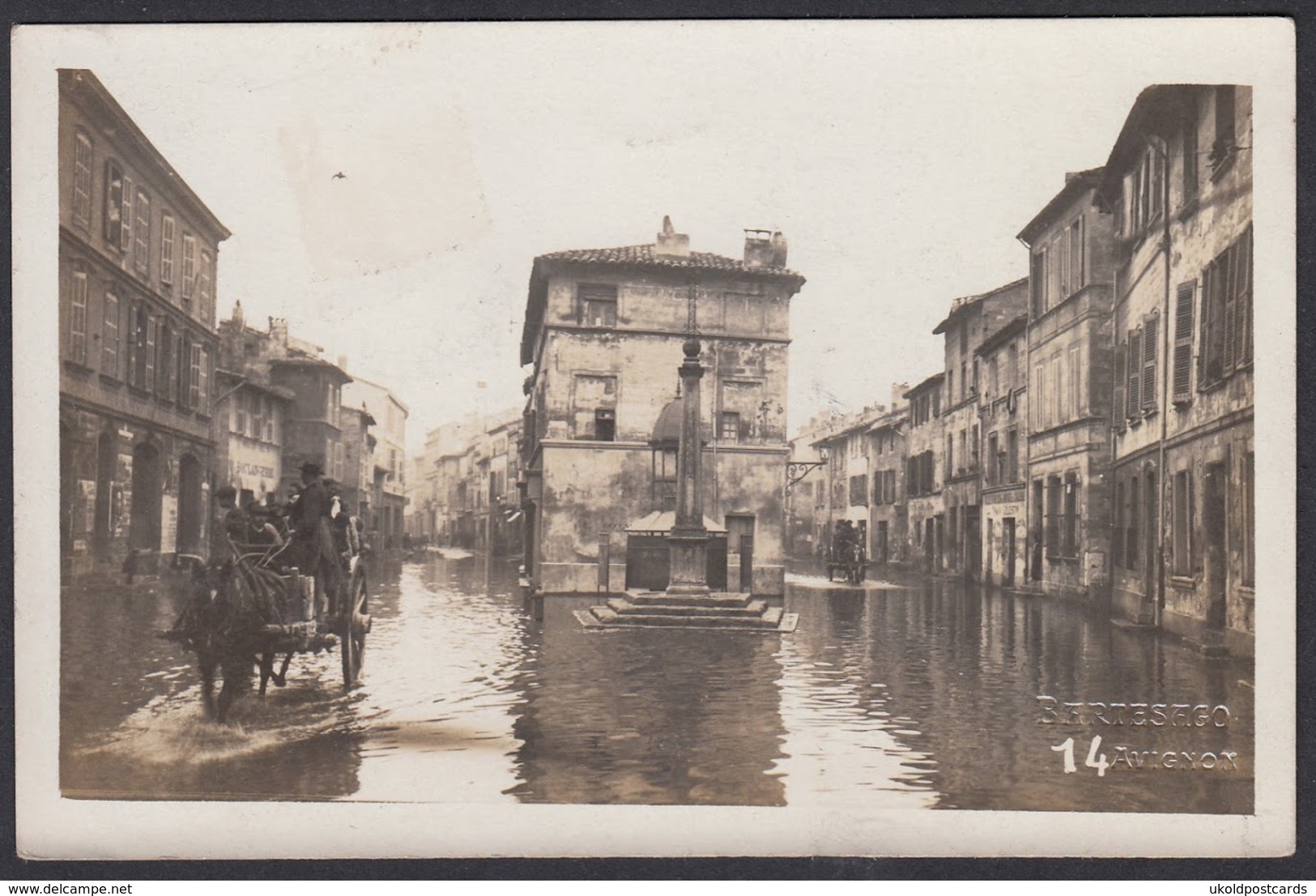 CPA 84 -  AVIGNON,  Des Inondation - Quartier Central, Carte Photo, Bartesago - Avignon