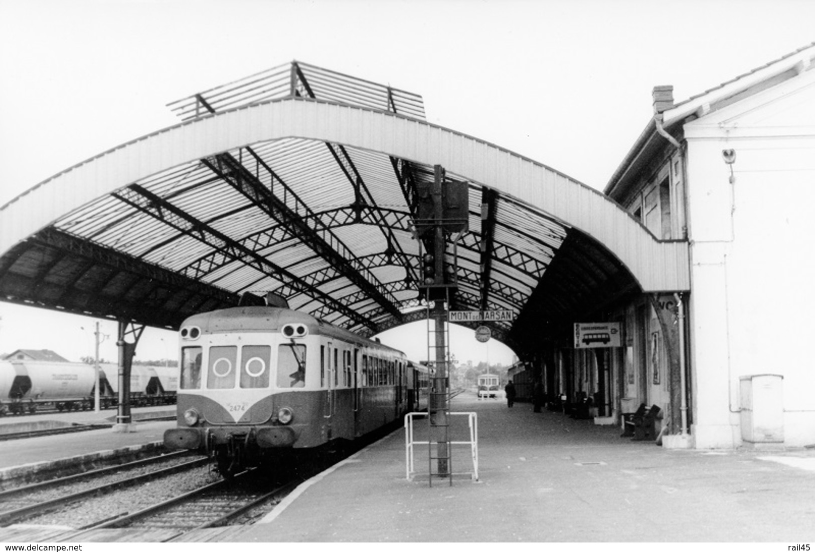 Mont-de-Marsan. Autorail X 2474. Cliché Jacques Bazin. 07-06-1982 - Trains