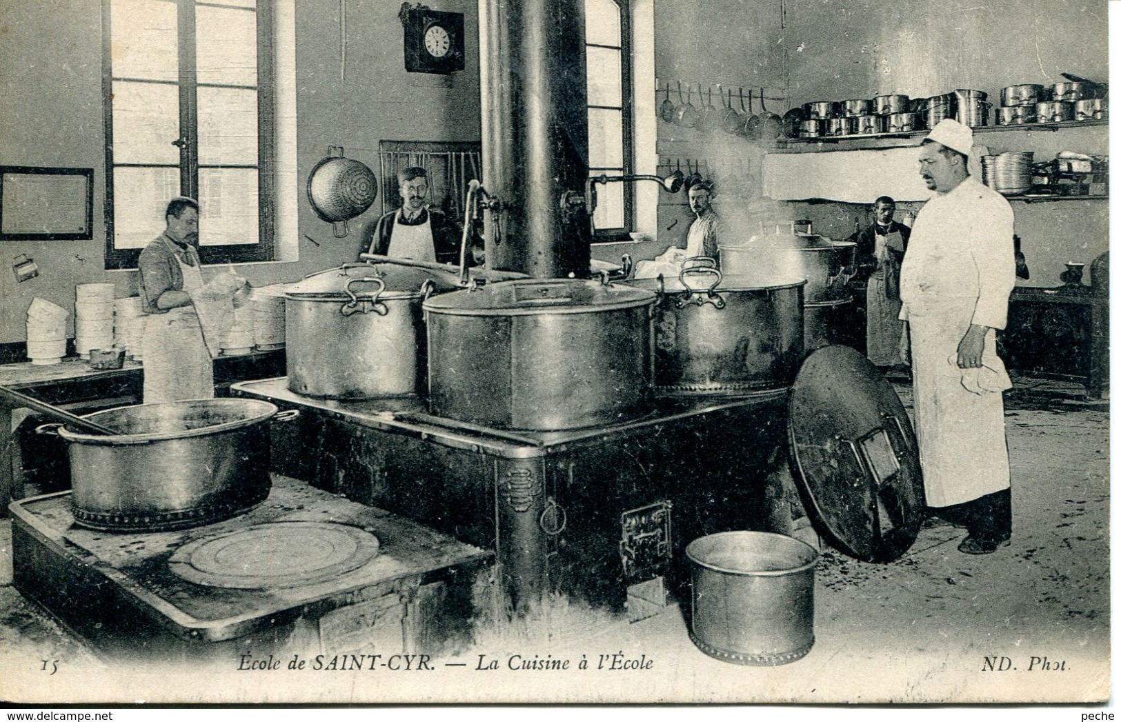 N°73557 -cpa Saint Cyr -école Militaire -la Cuisine De L'école- - Regiments