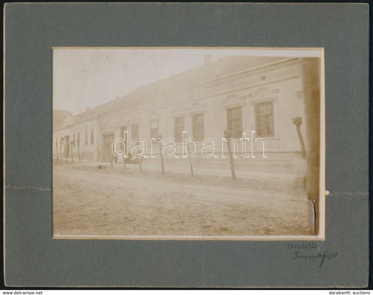 1900 Vörösmart, Gyógyszertár, Fotó Paszpartuban, Sérült, 16,5×21 Cm - Altri & Non Classificati