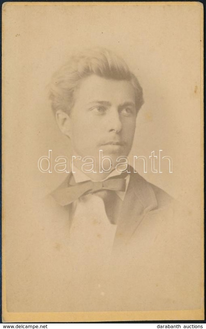Cca 1900 Férfiportré, Keményhátú Fotó Ungar Bécsi  Műterméből, 10×6 Cm - Altri & Non Classificati