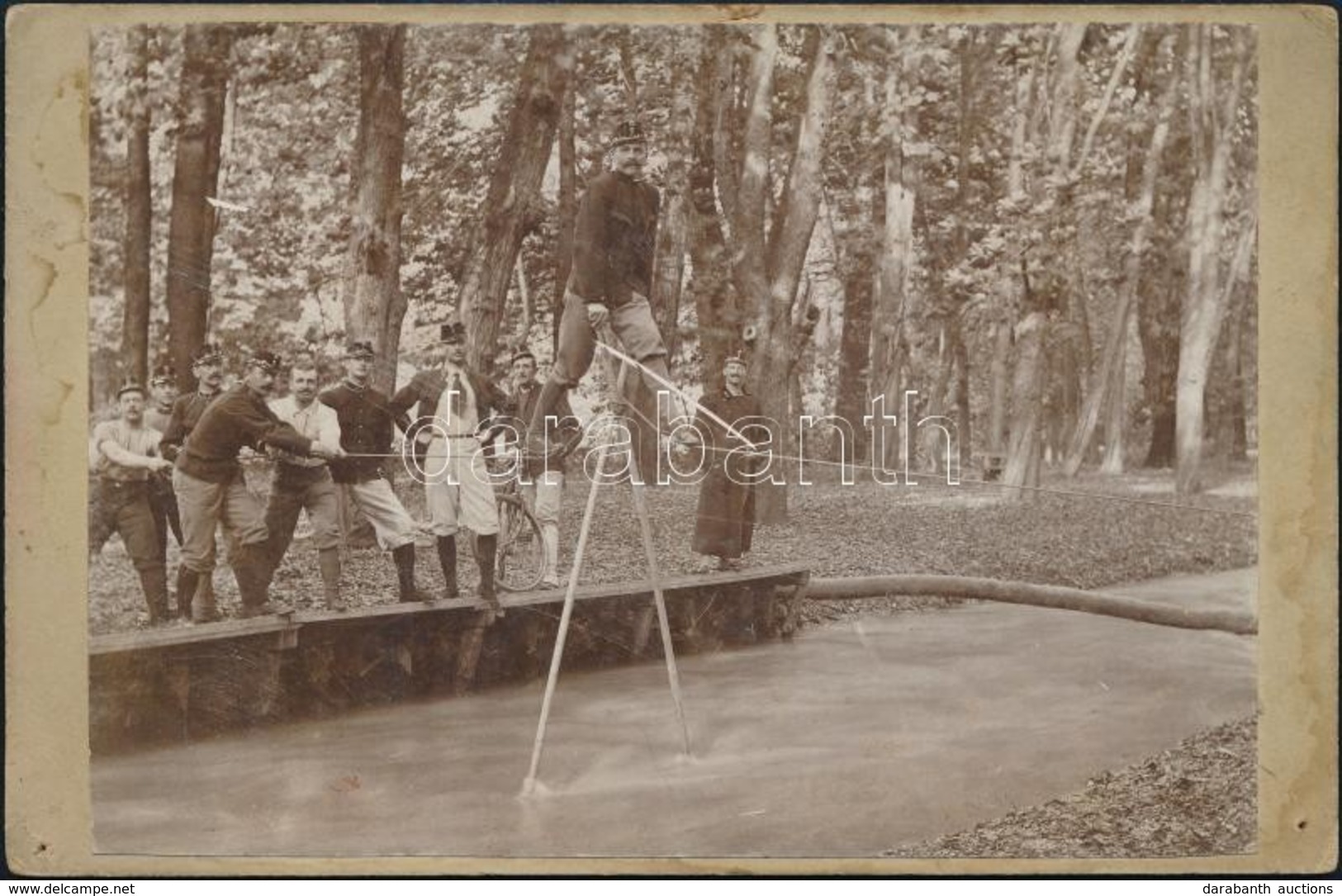 Cca 1910 Átkelés A Patakon, Keményhátú Fotó, 11×16,5 Cm - Andere & Zonder Classificatie