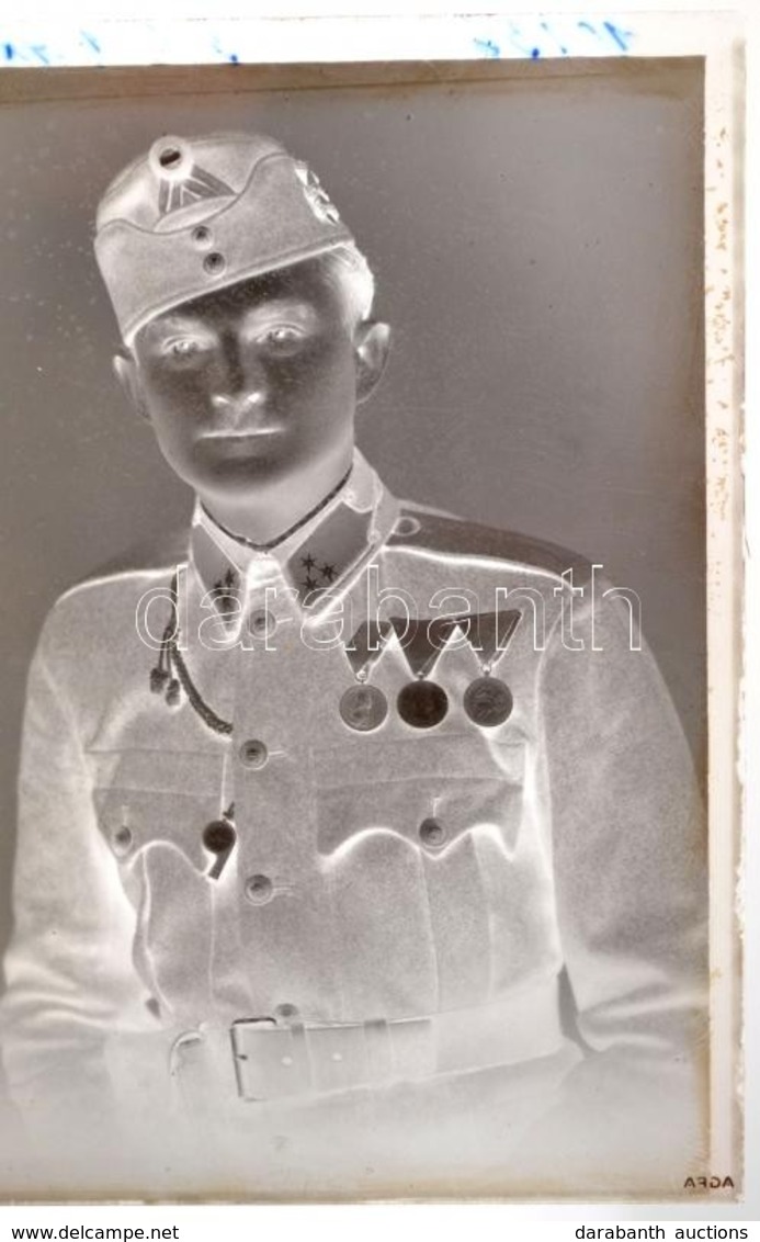 Cca 1943 Katonák Családi és Baráti Körben, Némelyek Kitüntetésekkel, 16 Db Vintage üveglemez Negatív A Kiskunfélegyházi  - Sonstige & Ohne Zuordnung