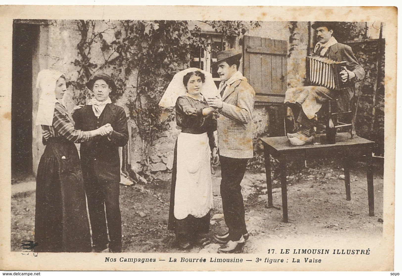 La Valse Limousin Bandoneon Joueur En Sabots Avec Bouteille De Vin - Danse