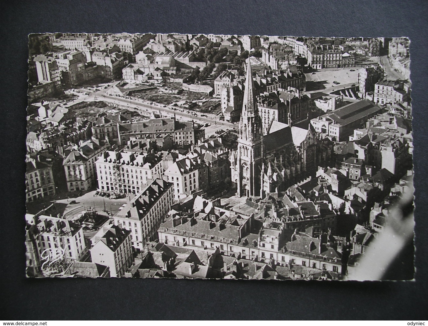 Nantes(L.-Inf.) Vue Aerienne Au Centre La Basilique Saint-Nicolas 1952 - Nantes