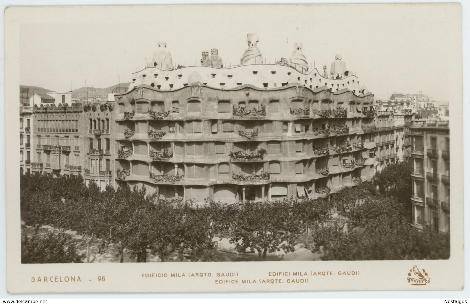 Foto AK 135 Spanien - TARJETA POSTAL - Barcelona 96 "EDIFICIO MILA (ARQTO GAUDI) - Barcelona