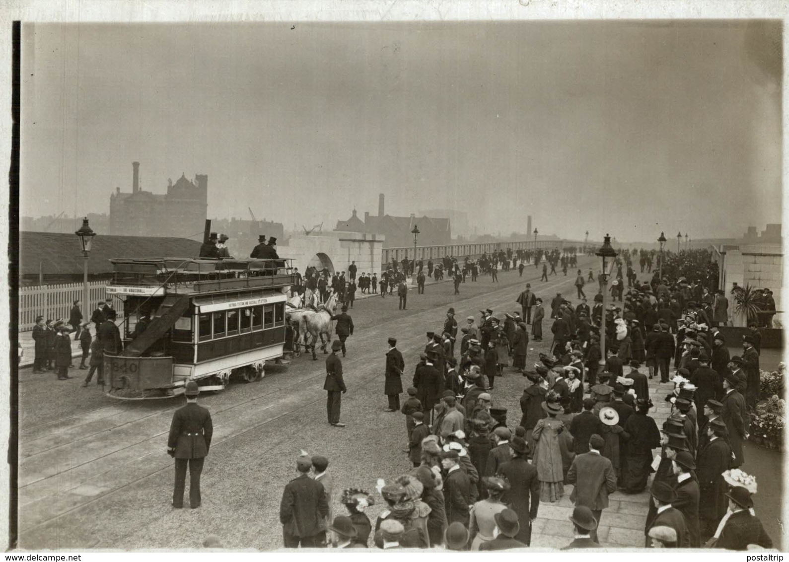 THE FIRST TRAM ACROSS    16*12 CM Fonds Victor FORBIN 1864-1947 - Trenes