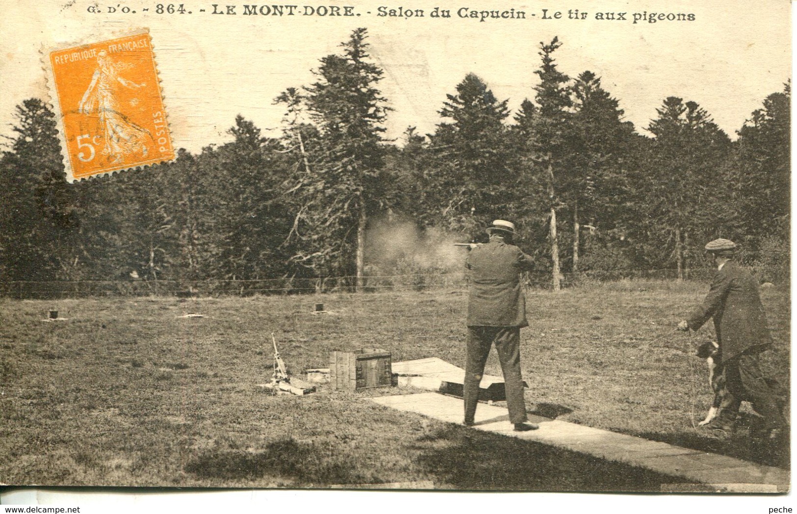 N°73585 -cpa Le Mont Dore -le Tir Aux Pigeons- - Tiro (armi)