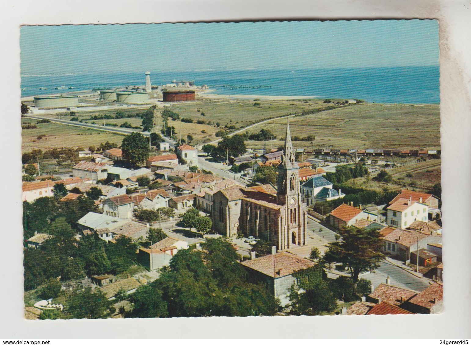 CPSM LE VERDON SUR MER (Gironde) - Vue Aérienne Le Centre, Le Port Pétrolier Et Le Moaal - Autres & Non Classés