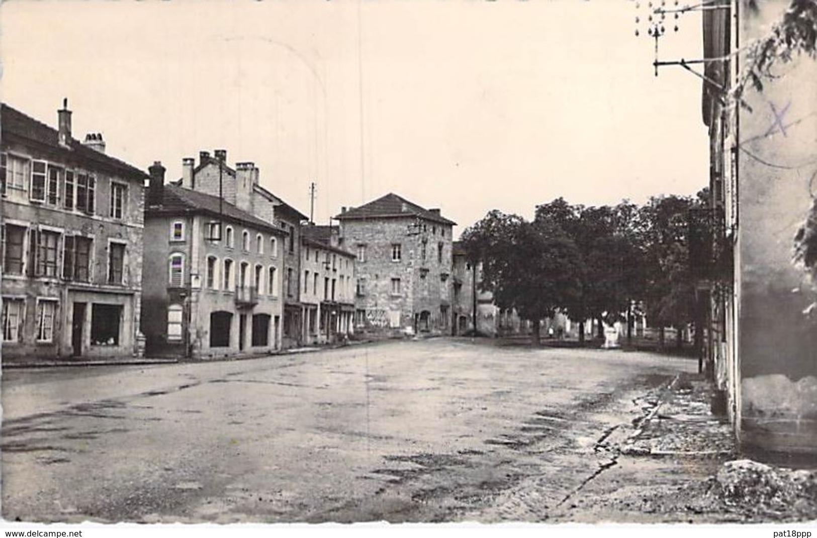 57 - VIC SUR SEILLE Place D'Armes ( Avec Pharmacie XV° Siècle )  CPSM Dentelée Noir Blanc Format CPA 1952 - Moselle - Vic Sur Seille