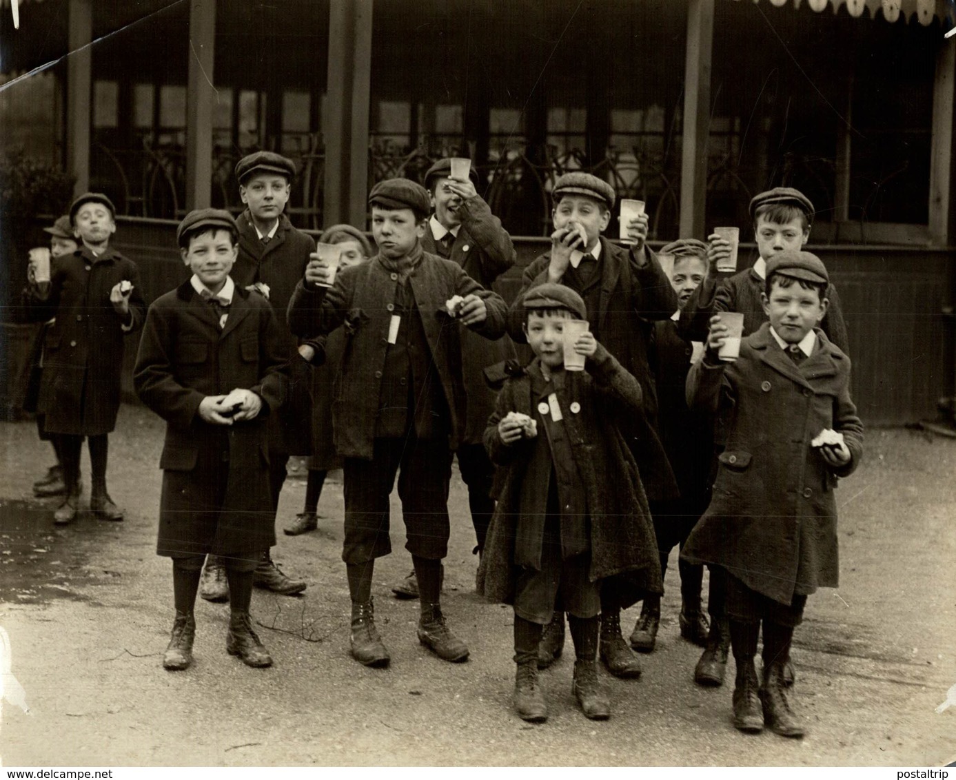 VISITING THE ZOO  LONDON  HUNGRY CHILDREN ENFANTS KIDS NIÑOS KINDEREN 21*16CM Fonds Victor FORBIN 1864-1947 - Sin Clasificación