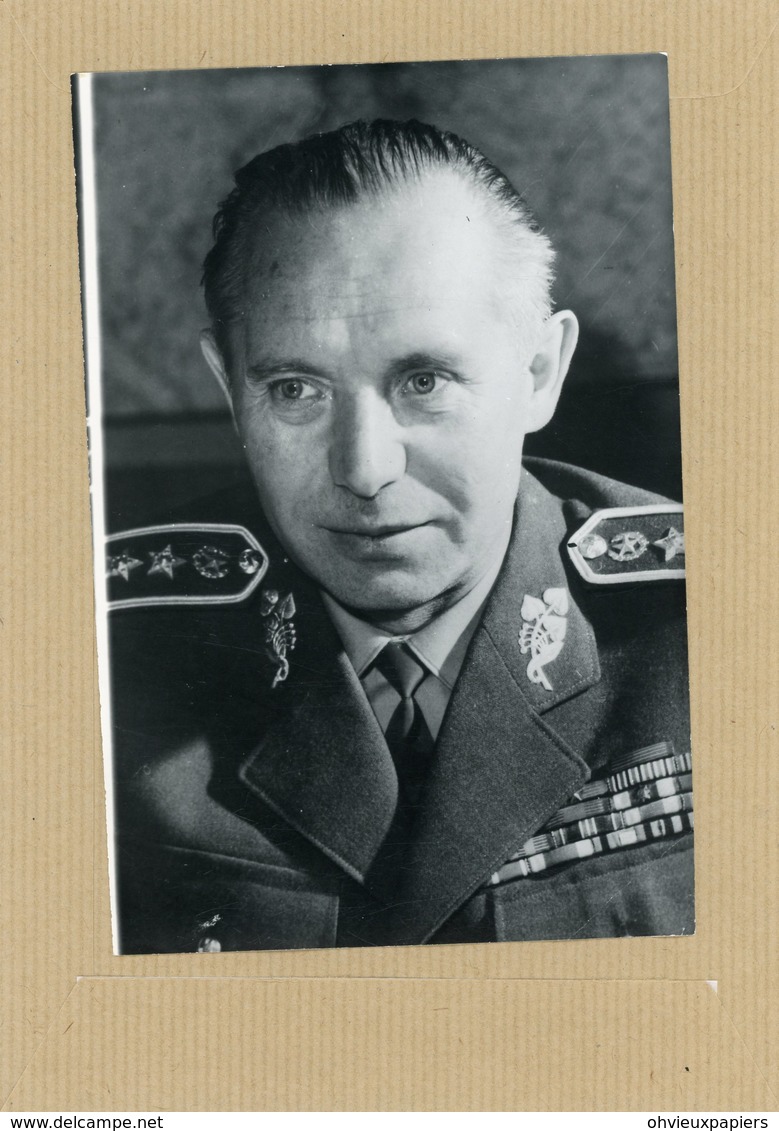 Photo Originale , Le Général MARTIN DZUR  Ministre  De La Défense De  TCHECOSLOVAQUIE - Guerre, Militaire