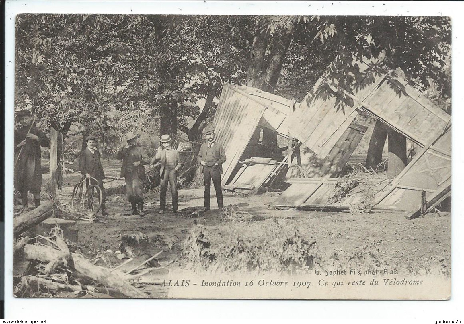 Alais Inondations De 1907 , Ce Qui Reste Du Velodrome - Alès