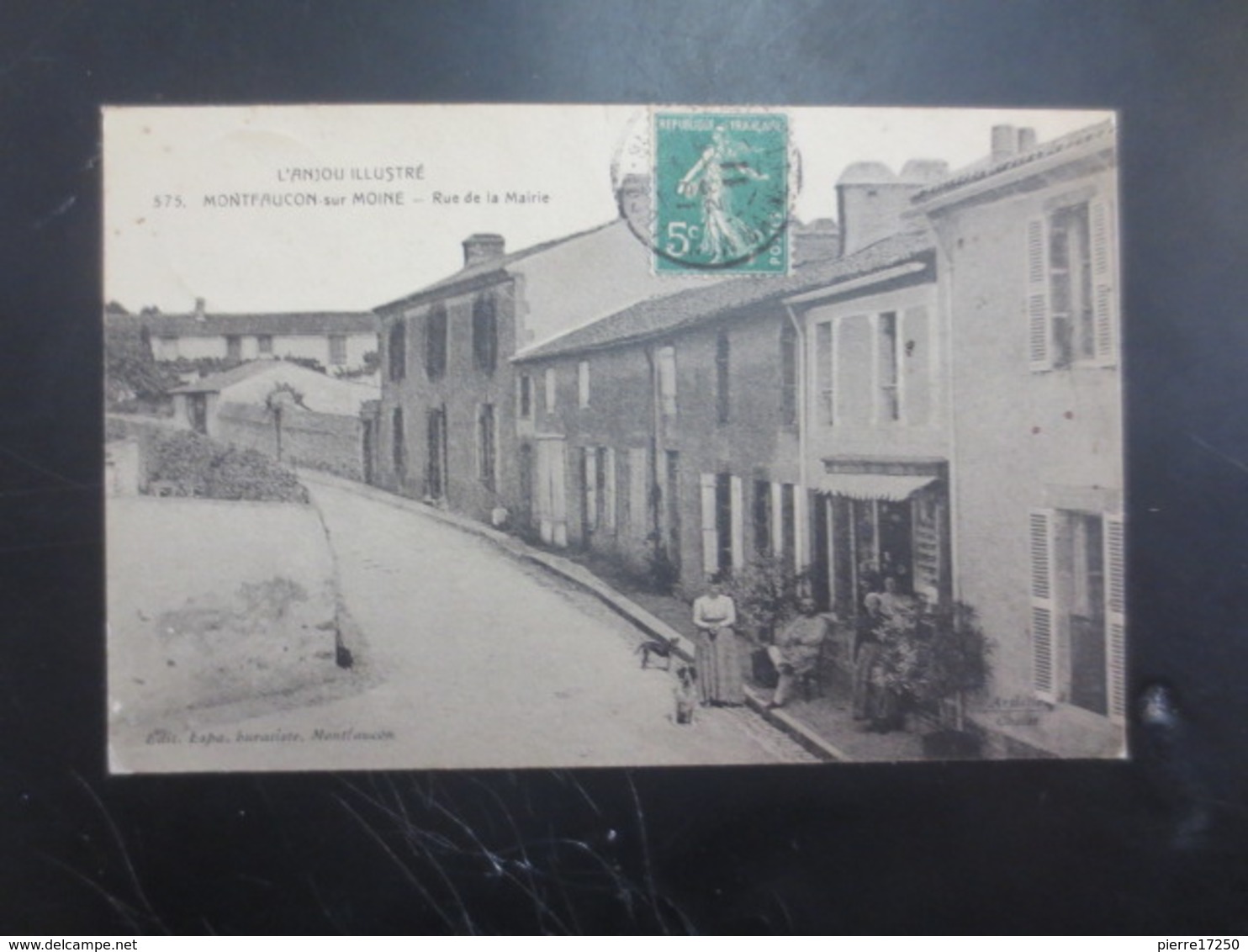 Montfaucon Sur Moine  Rue De La Mairie - Montfaucon