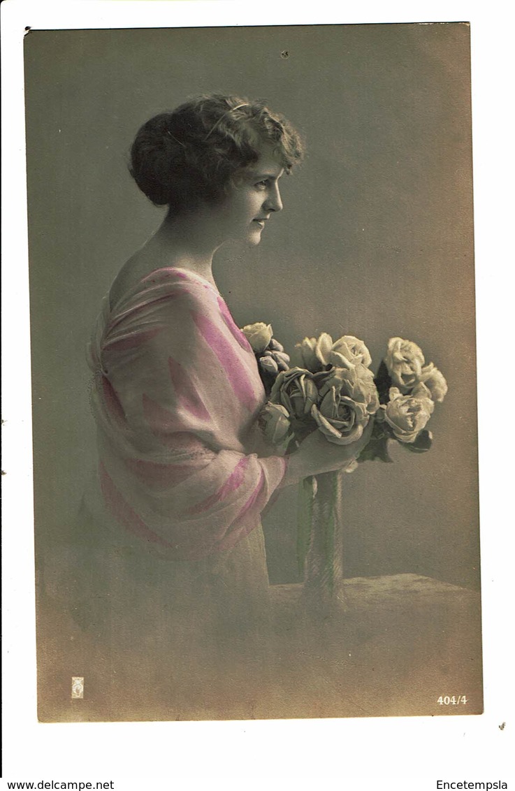 CPA - Carte Postale Pays Bas -Jeune Femme Avec Un Gros Bouquet-VM4022 - Vrouwen