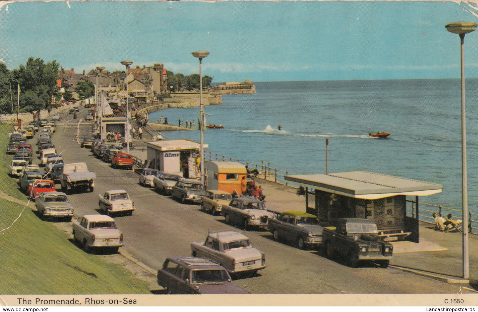 Postcard Landrover Land Rover Soft Top In Foreground At Rhos On Sea North Wales My Ref  B13378 - Passenger Cars