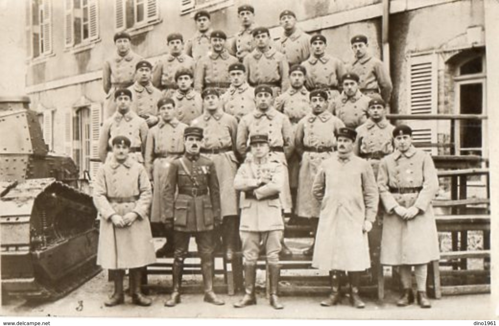 CPA 2670 - MILITARIA - Carte Photo Militaire - Un Groupe De Tankistes Du 504 & 506 ème RCC & Char De Combat - Personaggi