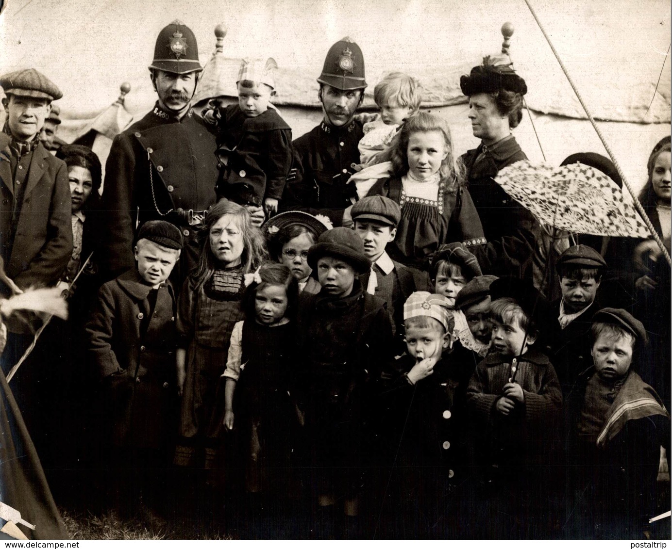 HAMPSTEAD HEATH EASTER NURSED POLICEMEN CHILDREN ENFANTS KIDS NIÑOS KINDEREN 21*16CM Fonds Victor FORBIN 1864-1947 - Sin Clasificación