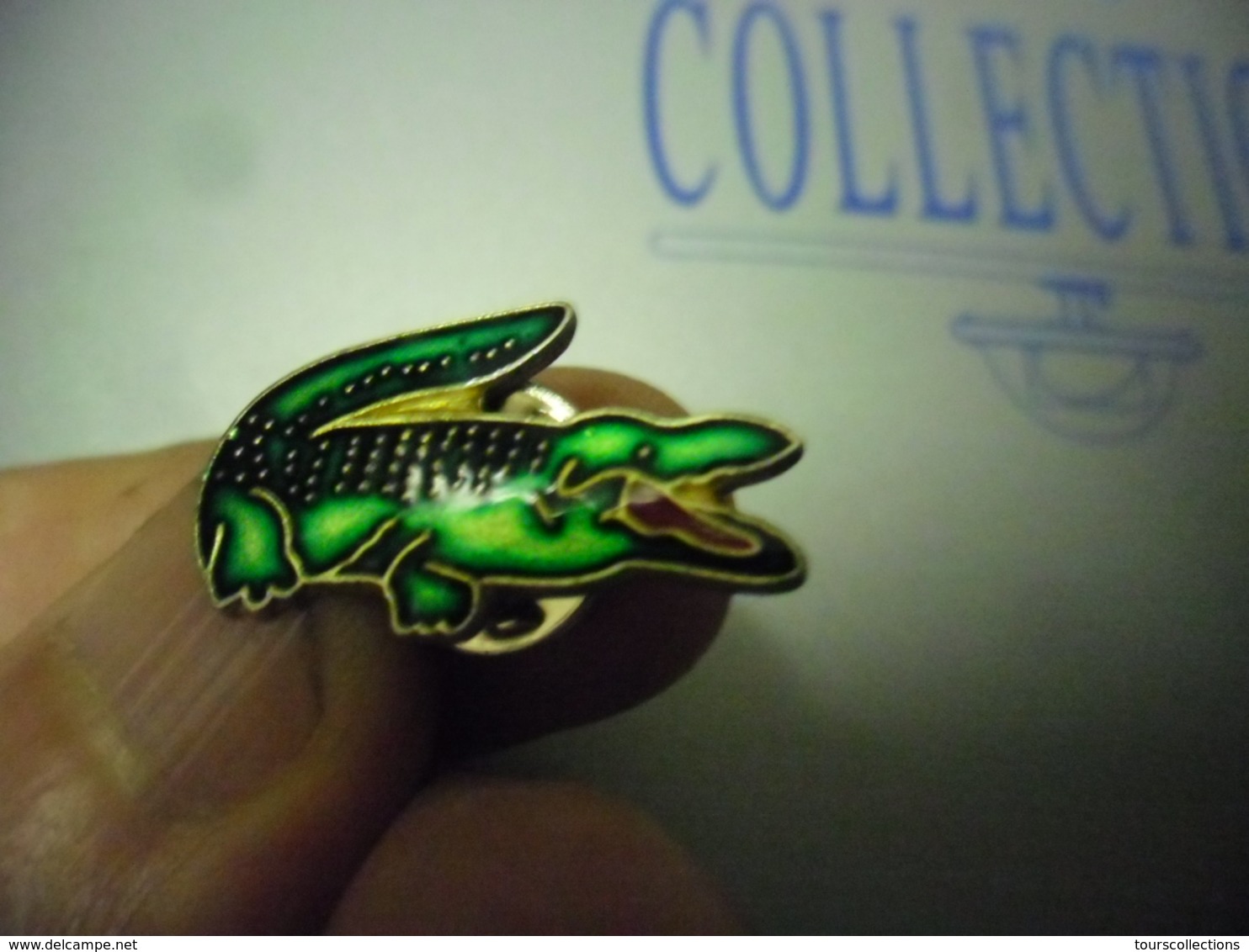 Pin's LACOSTE CROCODILE @ 25 Mm X 12 Mm - Merken