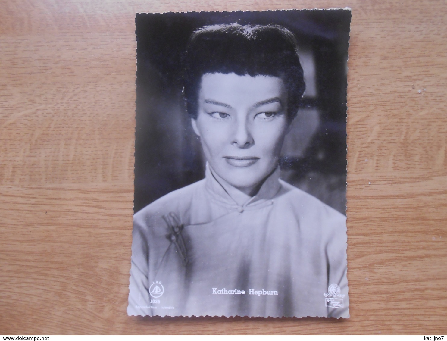 Carte Postale  10,5 X 14,5 Cm  Filmster Exclusiviteit L.A.B  Katharine Hepburn In "Les Fils Du Dragon" - Artisti