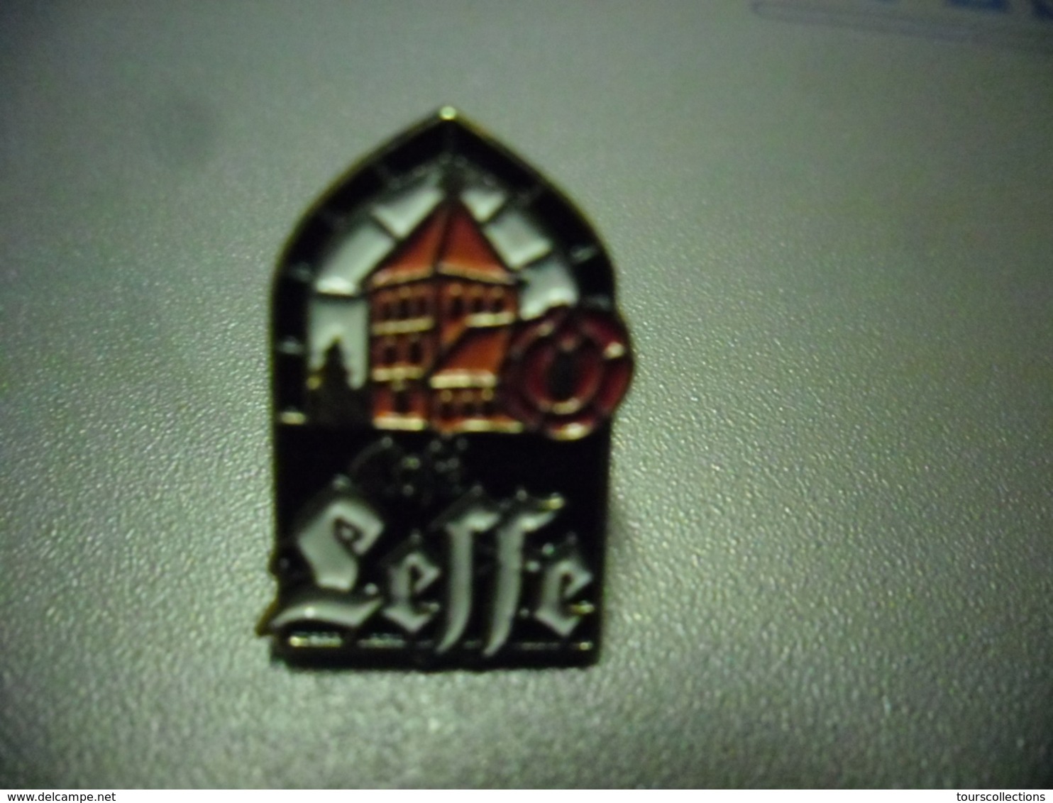 Pin's BIERE BELGE LEFFE - Belgique @ 20 Mm X 12 Mm - Bière