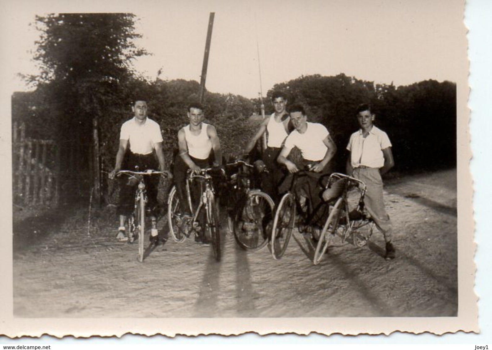 Photo 4 Copains à Vélo Années 40. - Radsport