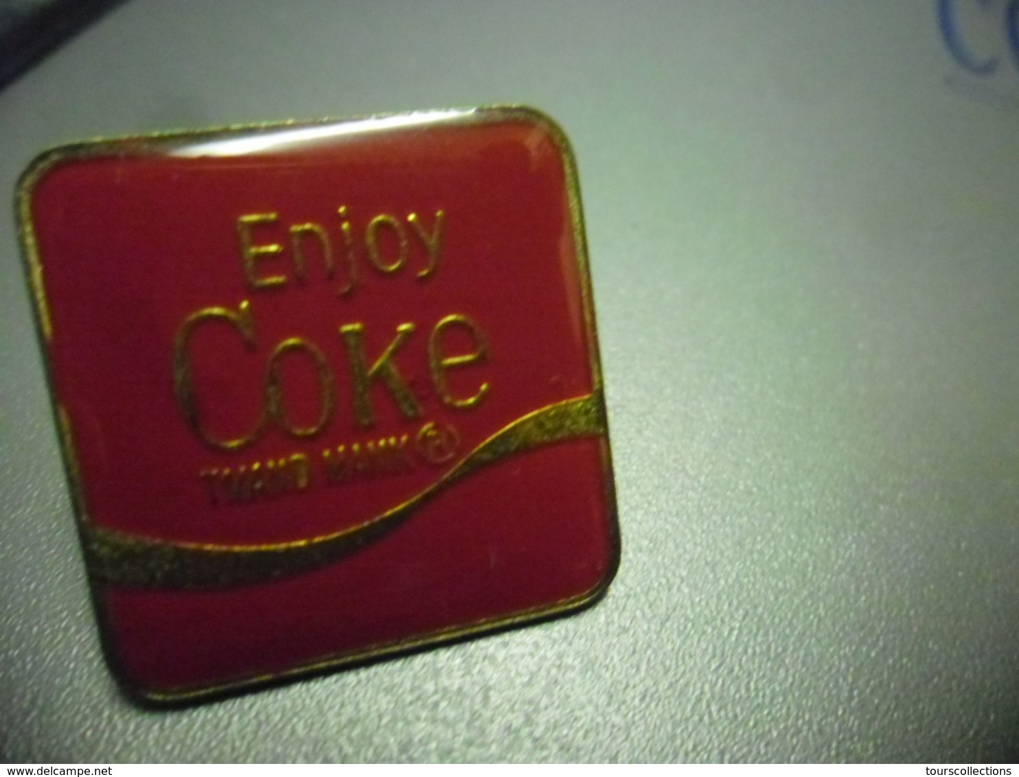 Grand Pin's COCA COLA - Enjoy COKE @ 25 Mm X 25 Mm - Coca-Cola