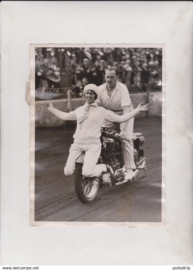 TRICK RIDING ON MOTORCYCLES INTERVAL STAMFORD BRIDGE DIRT TRACK RACING    20*15CM Fonds Victor FORBIN 1864-1947 - Ciclismo