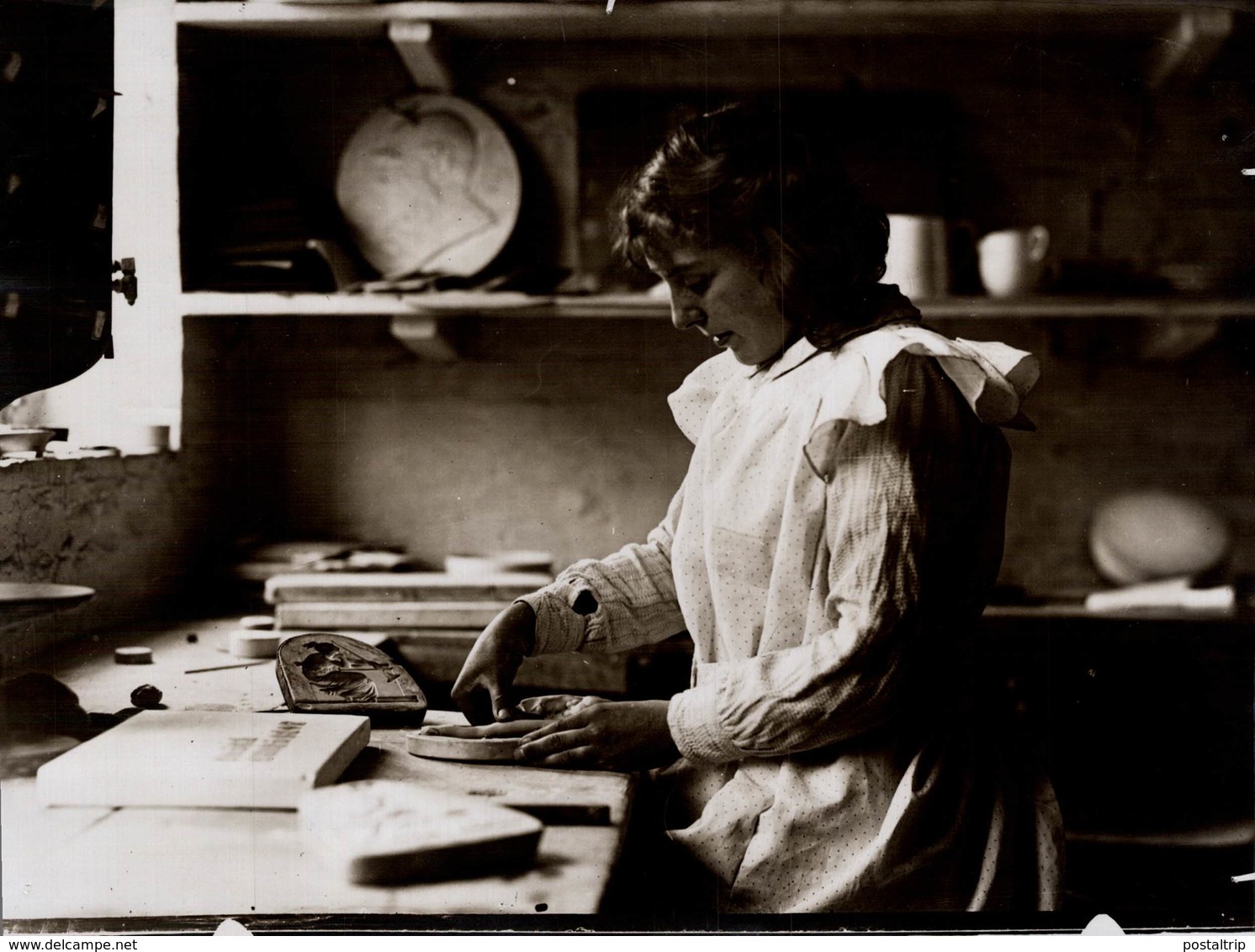 POTTERY MAKING POTTER AT WORK  FIGURE WORK   21*16CM Fonds Victor FORBIN 1864-1947 - Profesiones