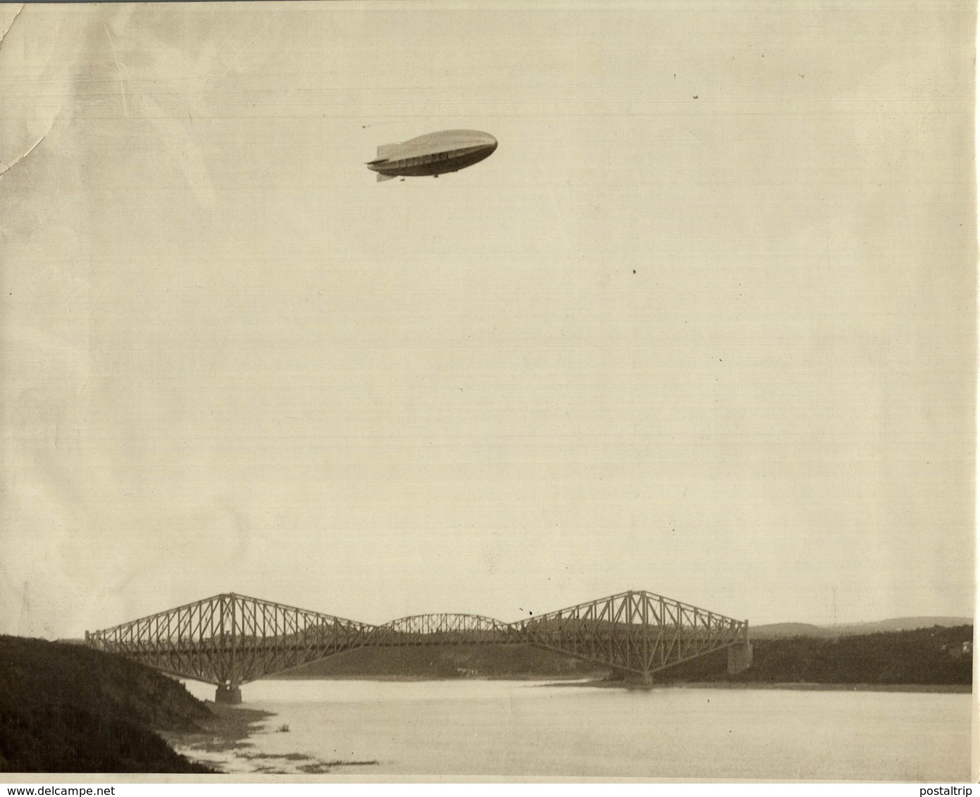 AIRSHIP DIRIGIBLE R100 CANADA QUEBEC  CANADIAN NATIONAL RAILWAY PHOTO  Canada 24*19CM Fonds Victor FORBIN 1864-1947 - Aviación