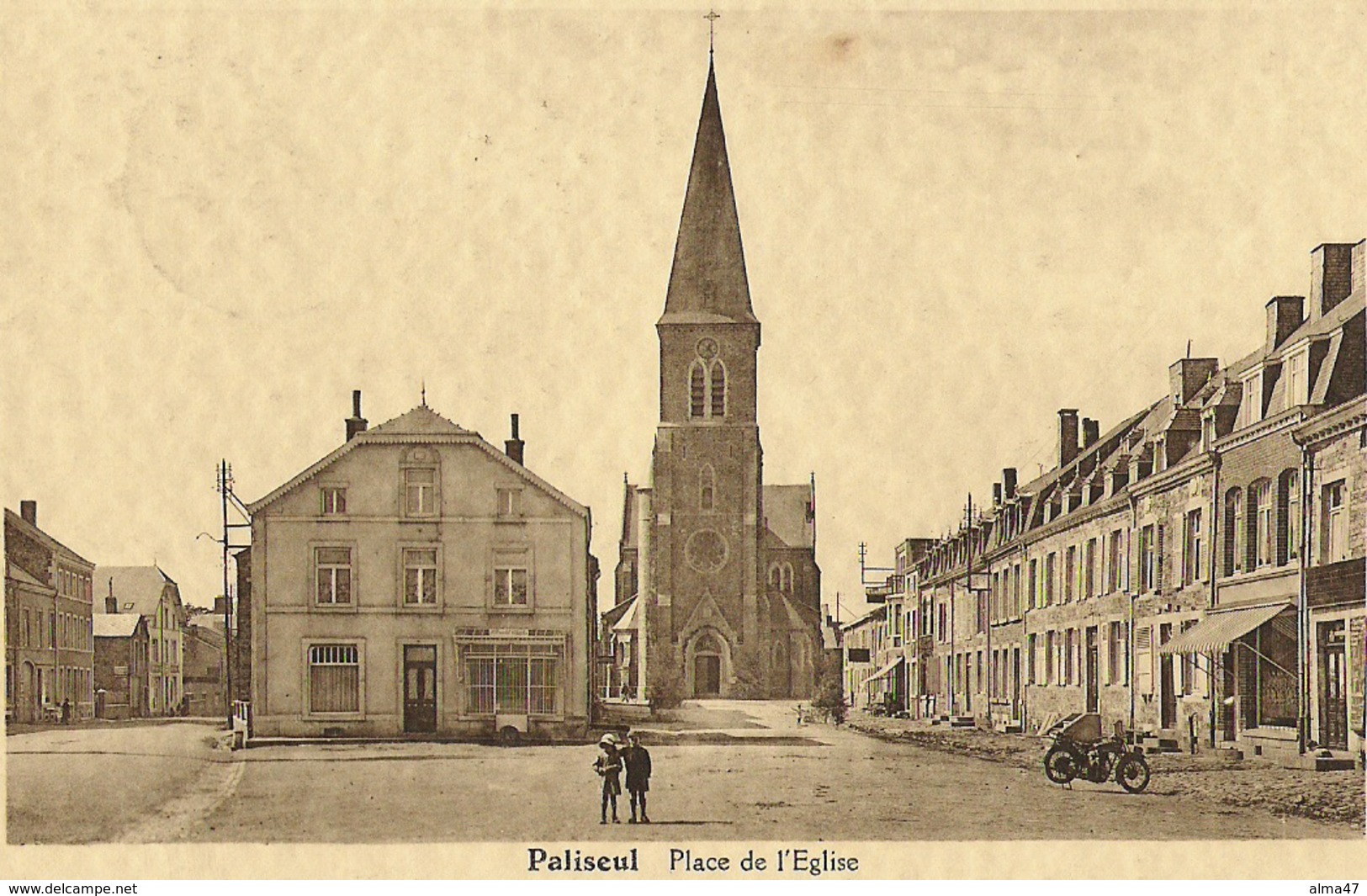 Paliseul -Place De L'église, 2 Enfants Et Une Moto - Circulé  - Copyright P.B.L. - SUPER - Paliseul