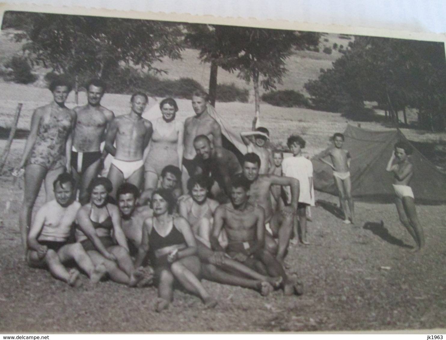 OLD PHOTO 1950’, COMPANY  IN SWIMSUITS,  ON THE BEACH IN CAMP, OHRID LAKE - Anonieme Personen