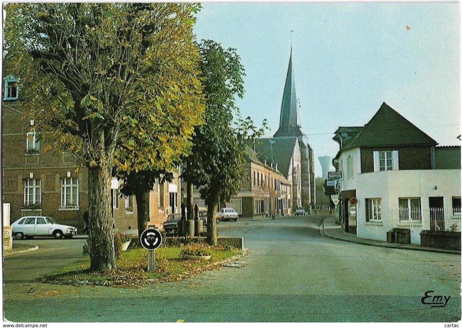 D76 - OFFRANVILLE - LE BOURG - Renault 16-Citroën 2CV-Renault 10-Peugeot 504-Mobylette-CPSM Grand Format - Offranville