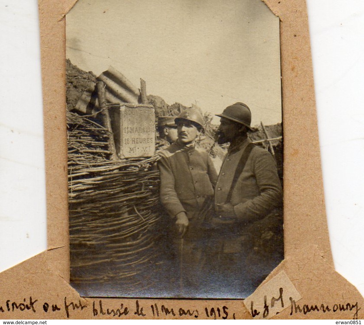 Photo Poilus Devant Le Monument Endroit Précis Où Fùt Bléssé Le General Manoury Voir Légende Nouvron  Ww1 - 1914-18