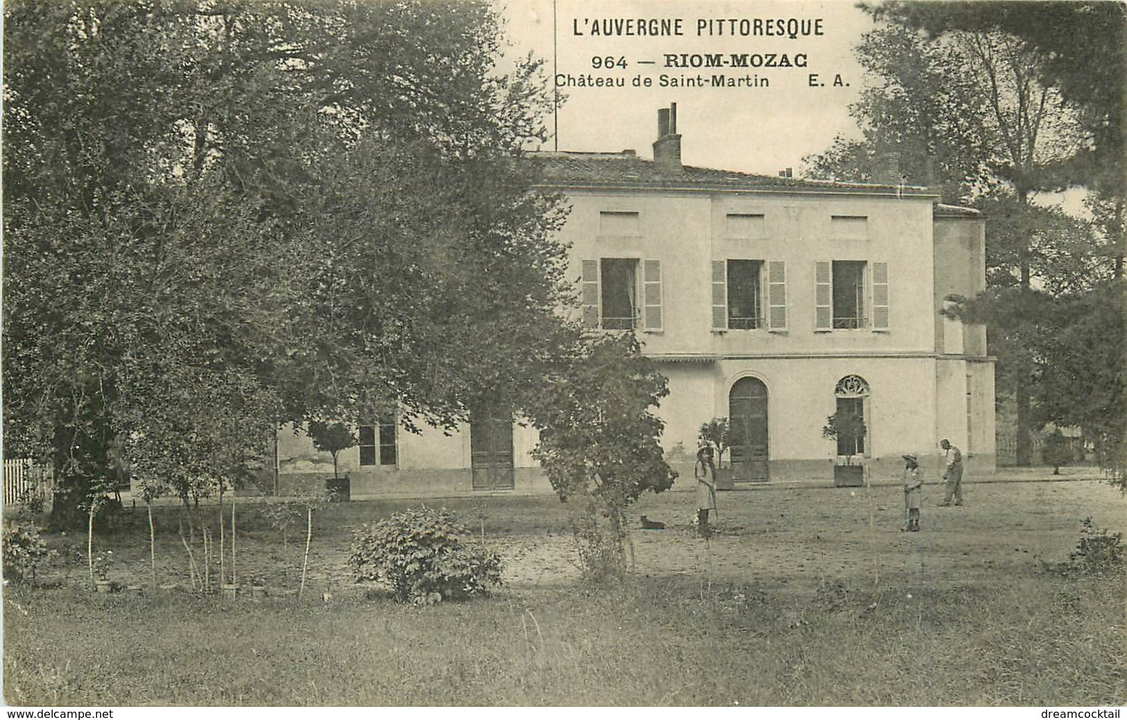 WW 63 RIOM-MOZAC. Château De Saint-Martin Avec Jardinier Et Fillettes Jouant Au Croquet 1916 Carte Devenue Rare.... - Riom