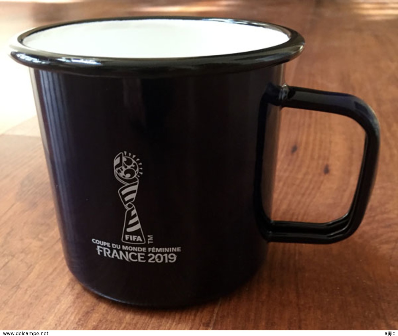 FRANCE 2019 FIFA WOMENS WORLD CUP FOOTBALL . Tasse (etat Neuf) Une Seule Disponible - Cups