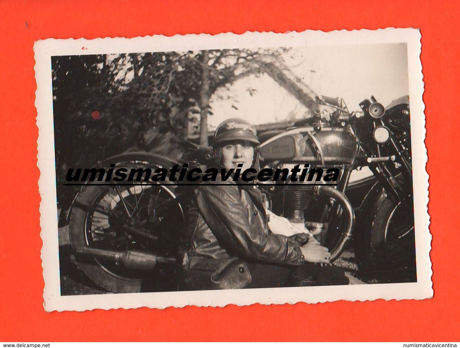 Moto Triumph Sidecar Sydecar 1937 Hold Photo Giovane Donna Ragazza Con Casco Particolare Del Cambio Manuale - Automobili