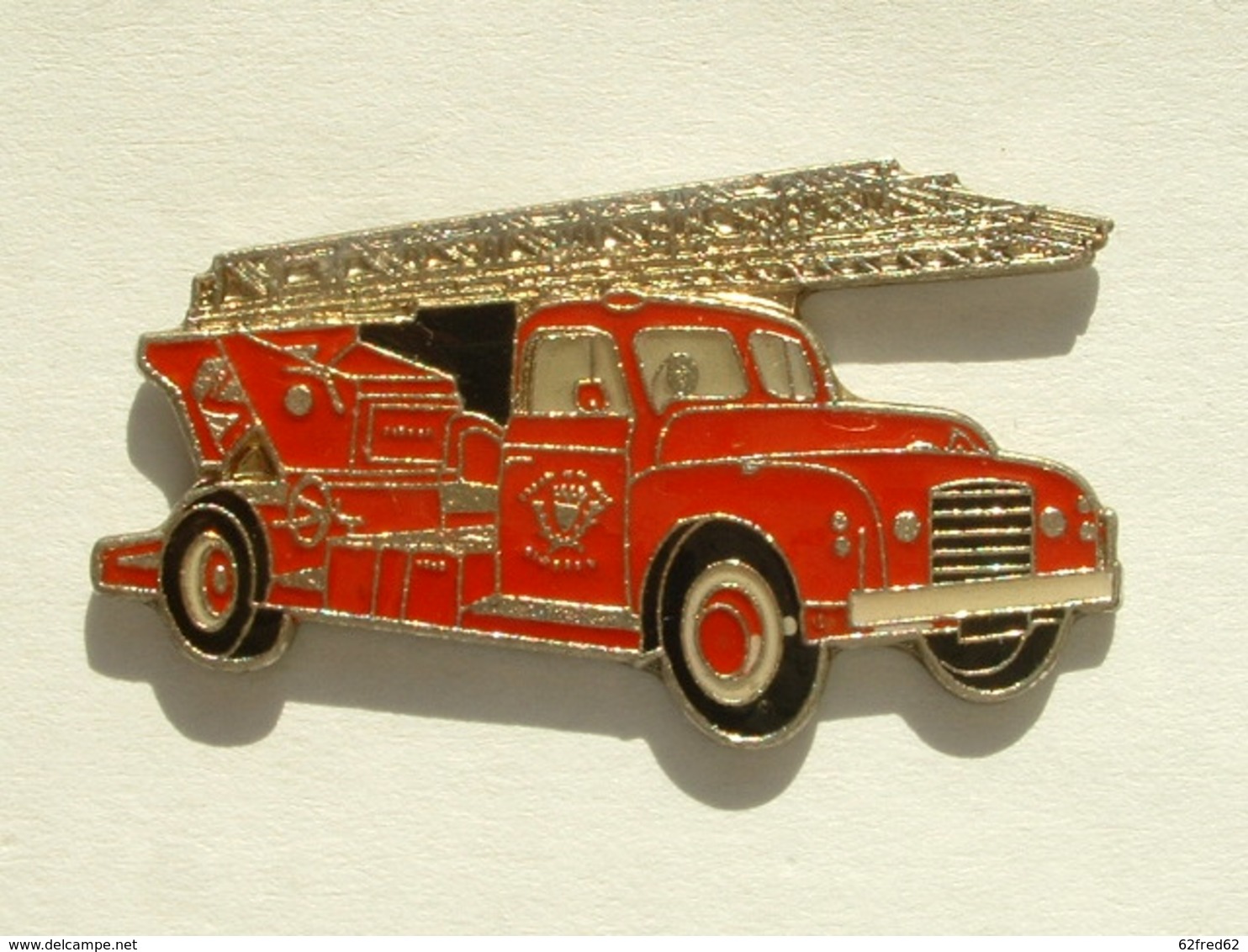 Pin's CAMION DE POMPIER - Pompiers