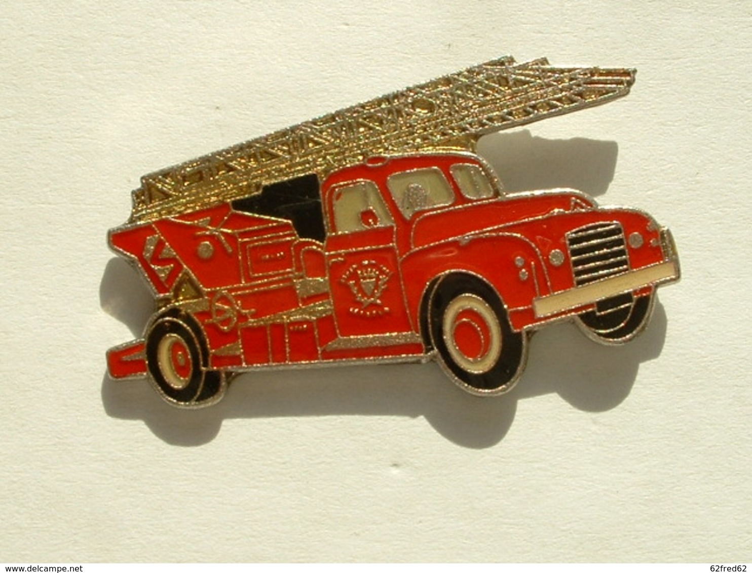 Pin's CAMION DE POMPIER - Pompiers