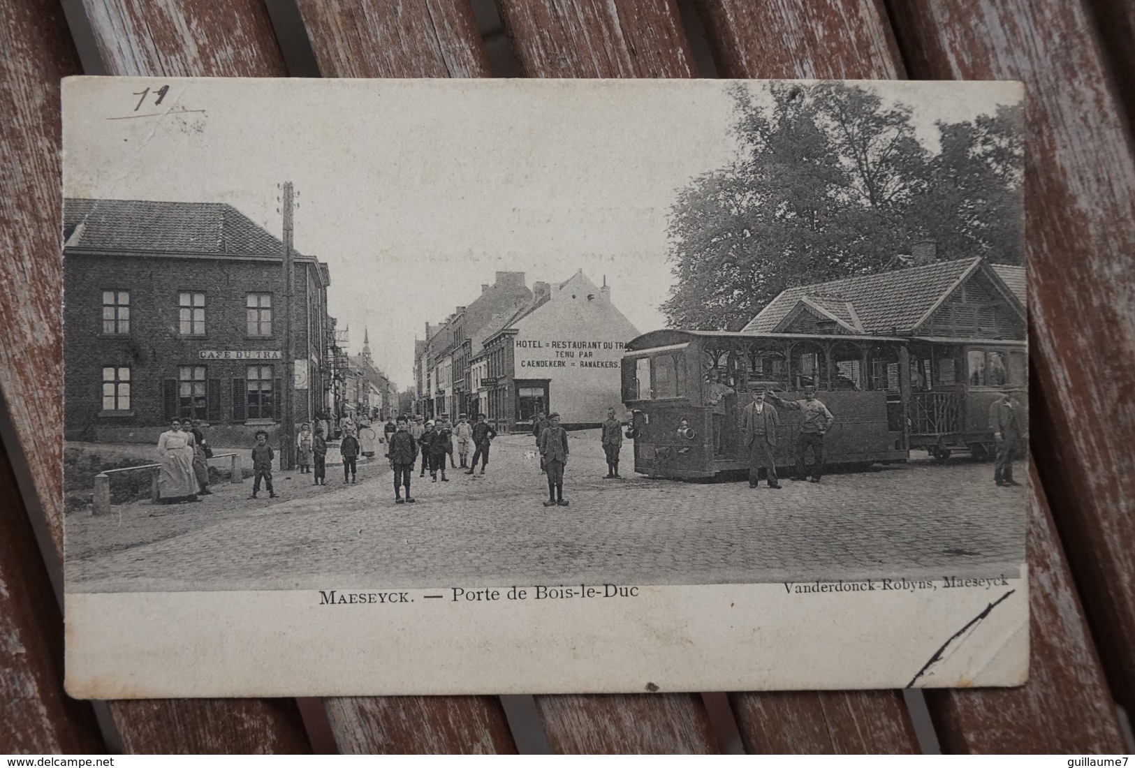 CPA - Maeseyck ( Maaseik ) - Porte De Bois-le-Duc - Café - Hôtel - Tram - Tramway - Maaseik