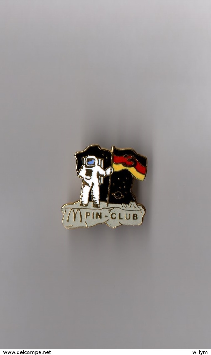 Pin's McDonald's / Mac Donald's Pin Club - Marche Sur La Lune (EGF) Hauteur: 2,2 Cm - McDonald's