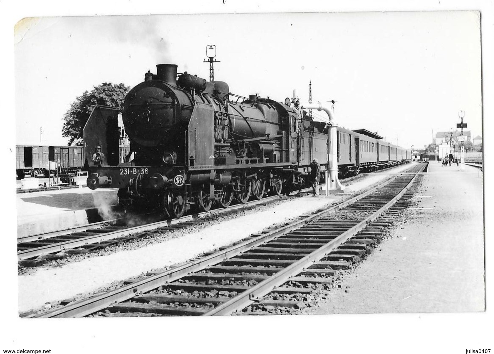 DOL DE BRETAGNE (35) Photographie Format Cpa Train Locomotive En Gare Beau Plan 1955 - Dol De Bretagne