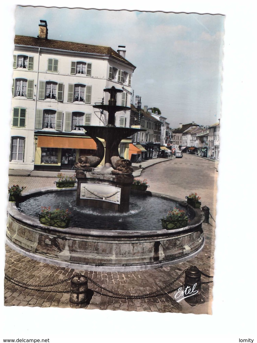 88 Remiremont Fontaine Monumentale Des Dauphins  CPSM GF Edit Estel N°7371 Carte Couleur - Remiremont